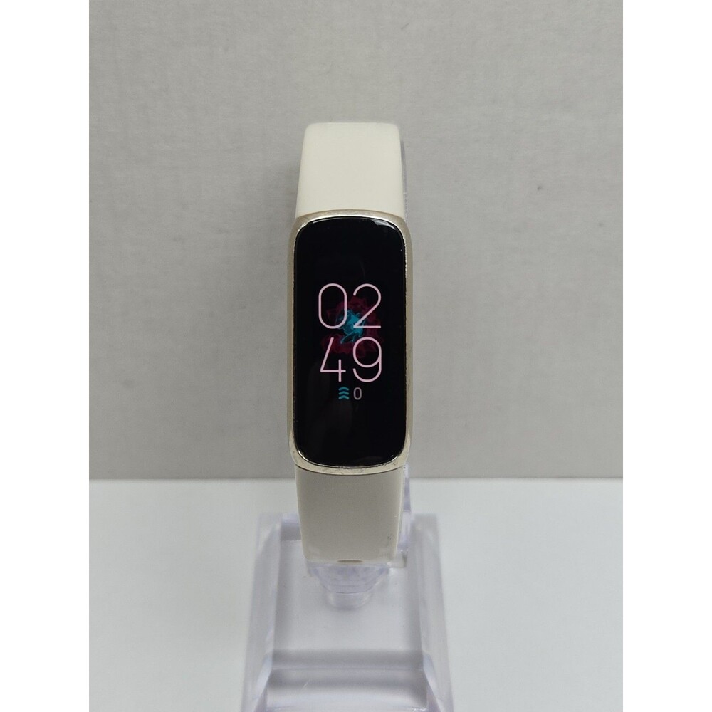 Fitbit Luxe Fitness Tracker FB422 HeartRate Sleep Waterproof Bluetooth GPS- Read